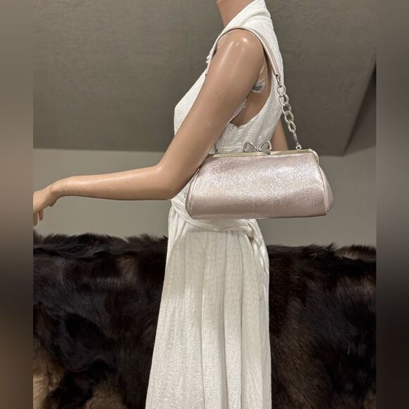 Metallic Pink Cowhide Leather Bowknot Shaped Kisslock Baguette Bag & Multi Use - Picture 3 of 16